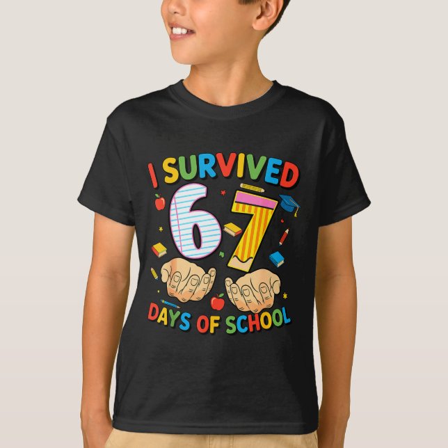 I Survived 67 Days Of School Cool Teacher Design  T Shirt (Framsida)