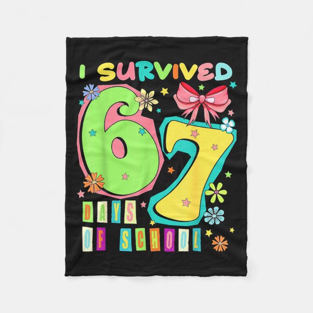 I Survived 67 Days Of School Coquette Bow Teachers Fleecefilt (Framsidan)