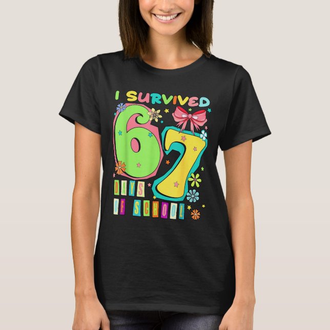 I Survived 67 Days Of School Coquette Bow Teachers T Shirt (Framsida)