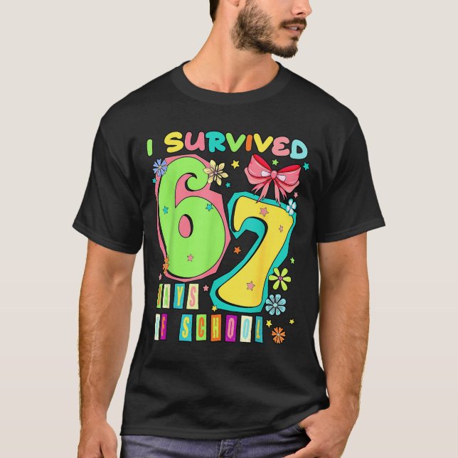 I Survived 67 Days Of School Coquette Bow Teachers T Shirt (Framsida)
