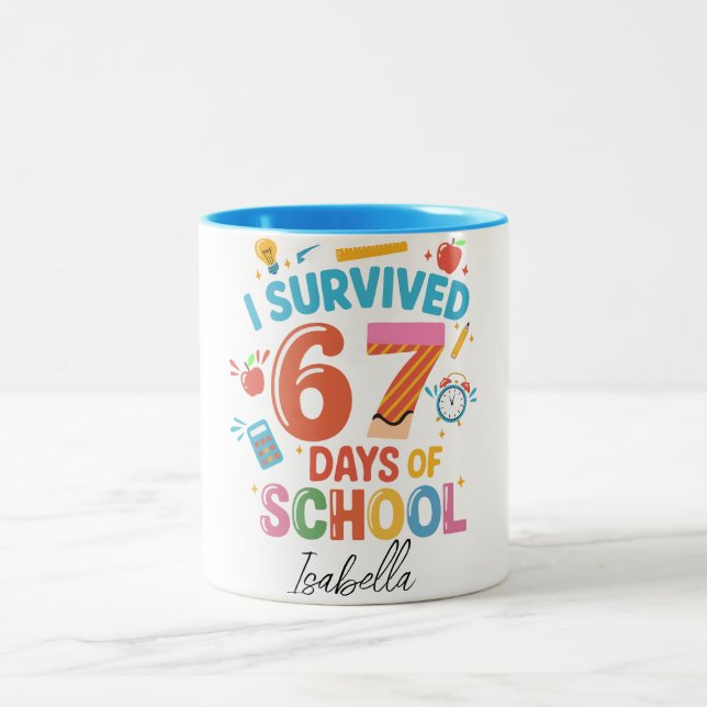 I Survived 67 Days of School - Custom Name Persona Två-Tonad Mugg (Center)