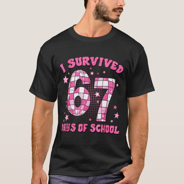 I Survived 67 Days Of School Cute Teacher Six Seve T Shirt (Framsida)