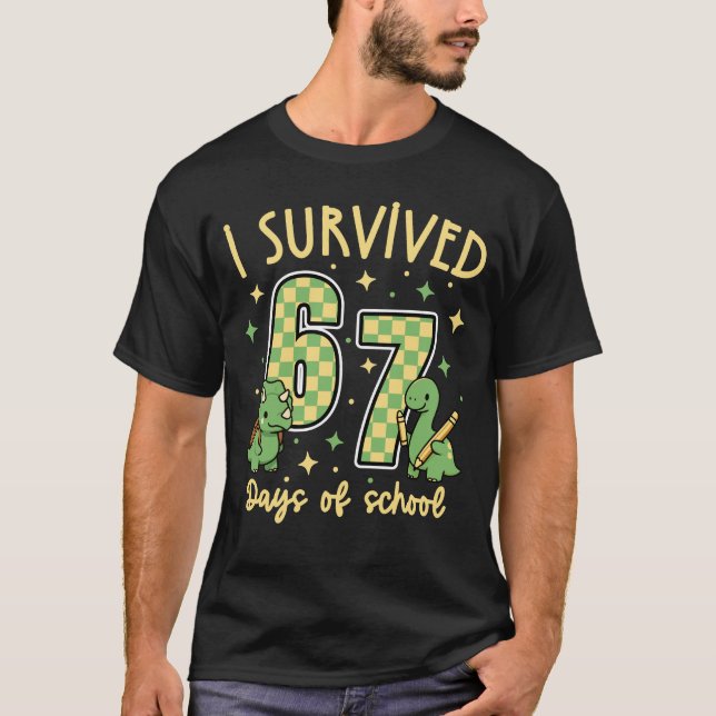 I Survived 67 Days of School Dinosaur T Shirt (Framsida)