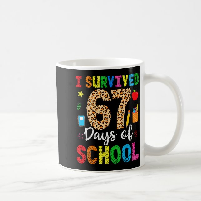 I Survived 67 Days Of School Funny 67 Teacher Stud Kaffemugg (Höger)