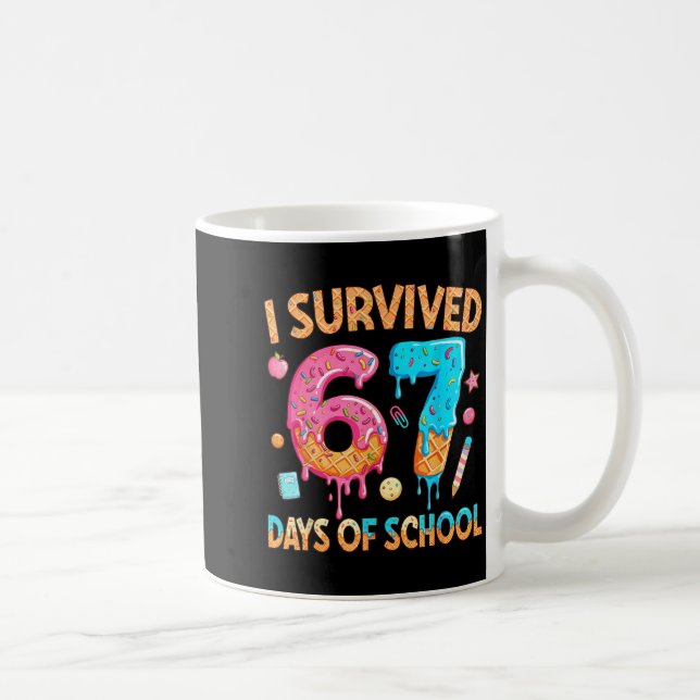 I Survived 67 Days Of School Funny 67 Teacher Stud Kaffemugg (Höger)