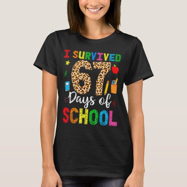 I Survived 67 Days Of School Funny 67 Teacher Stud T Shirt (Framsida)