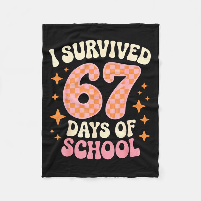 I Survived 67 Days Of School Funny 67 Teachers Stu Fleecefilt (Framsidan)
