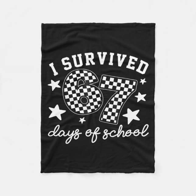 I Survived 67 Days Of School Funny 67 Teachers Stu Fleecefilt (Framsidan)