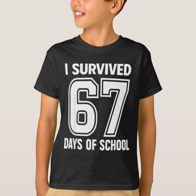 I Survived 67 Days Of School Funny 67 Teachers Stu T Shirt (Framsida)