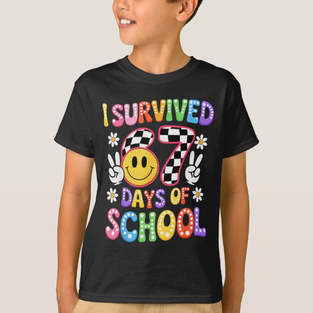 I Survived 67 Days Of School Funny 67 Teachers Stu T Shirt (Framsida)