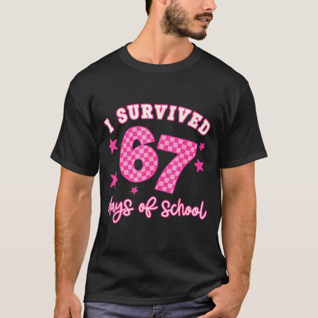 I Survived 67 Days Of School Funny 67 Teachers Stu T Shirt (Framsida)