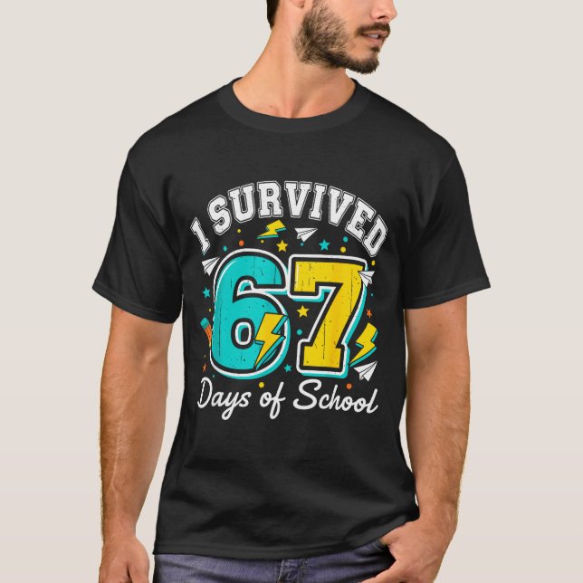 I Survived 67 Days Of School Funny 67 Teachers Stu T Shirt (Framsida)