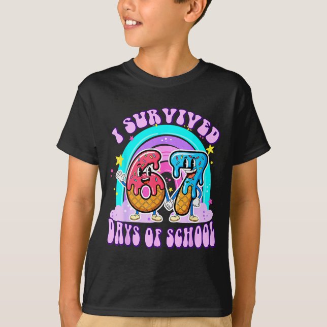 I Survived 67 Days Of School Funny 67 Teachers Stu T Shirt (Framsida)