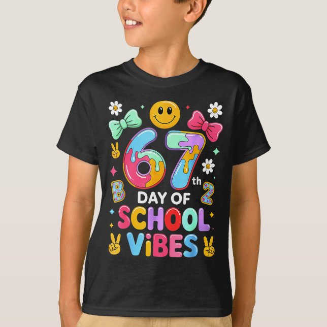 I Survived 67 Days Of School Funny 67 Teachers Stu T Shirt (Framsida)