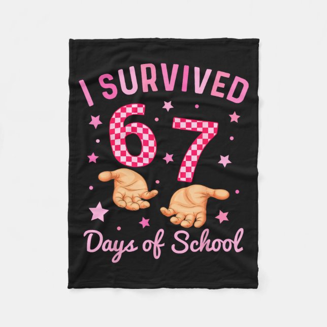I Survived 67 Days Of School Funny 6 7 Meme Six Se Fleecefilt (Framsidan)