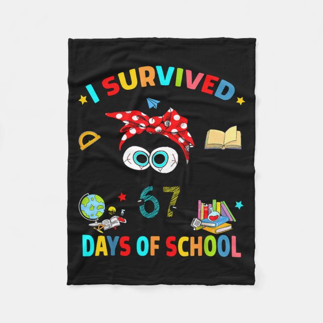 I Survived 67 Days Of School Funny Black Cat Six S Fleecefilt (Framsidan)