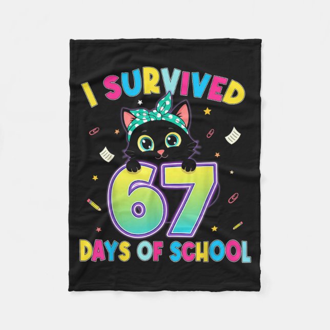 I Survived 67 Days Of School Funny Cat Six Seven M Fleecefilt (Framsidan)