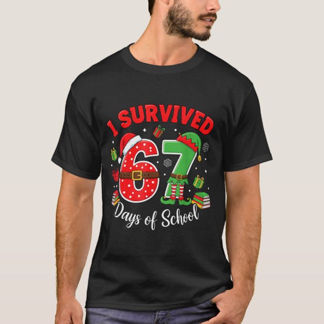 I Survived 67 Days Of School Funny Christmas Teach T Shirt (Framsida)