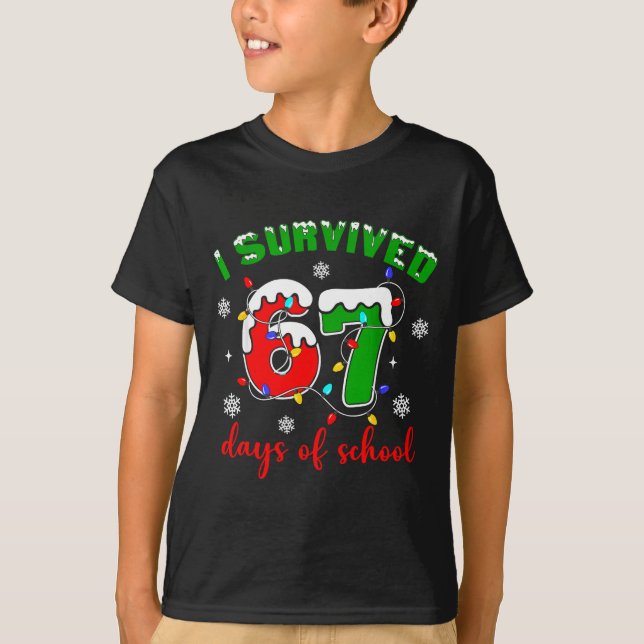 I Survived 67 Days Of School Funny Christmas Teach T Shirt (Framsida)