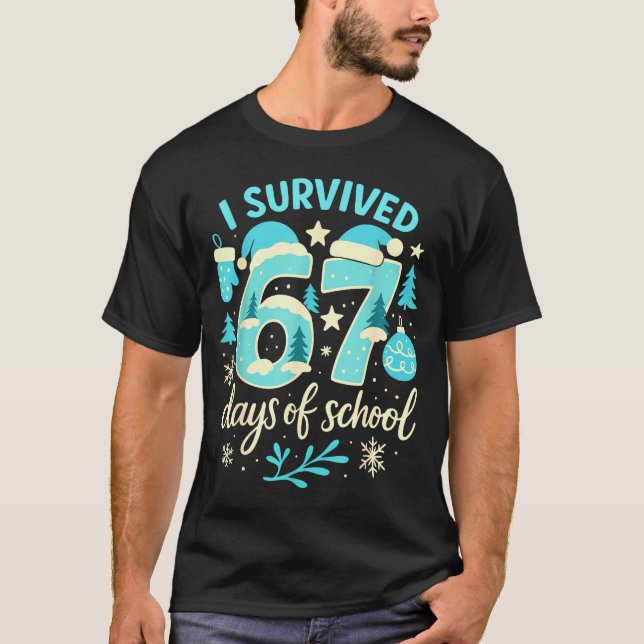 I Survived 67 Days Of School Funny Christmas Teach T Shirt (Framsida)