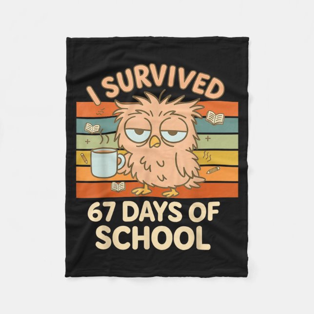 I Survived 67 Days Of School Funny Coffee Owl Scho Fleecefilt (Framsidan)
