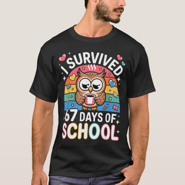 I Survived 67 Days Of School Funny Coffee Owl Scho T Shirt (Framsida)