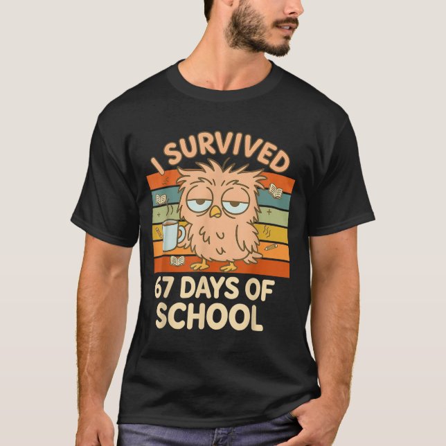 I Survived 67 Days Of School Funny Coffee Owl Scho T Shirt (Framsida)