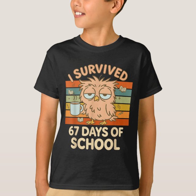 I Survived 67 Days Of School Funny Coffee Owl Scho T Shirt (Framsida)