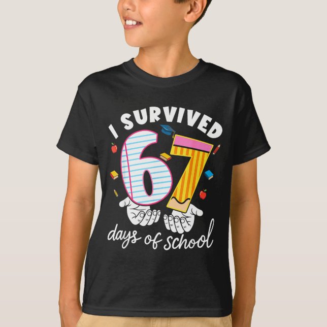 I Survived 67 Days Of School Funny Cool Meme Stude T Shirt (Framsida)