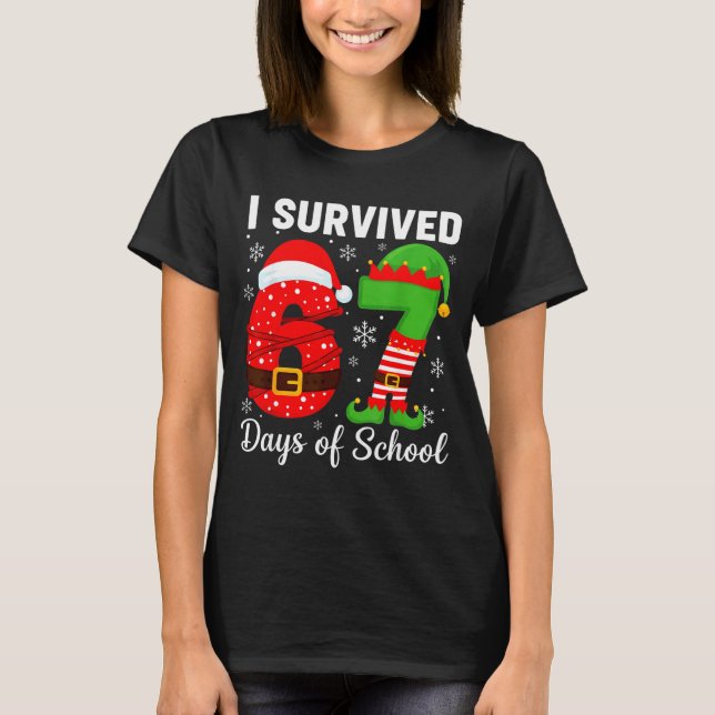 I Survived 67 Days Of School Funny Elf Christmas S T Shirt (Framsida)