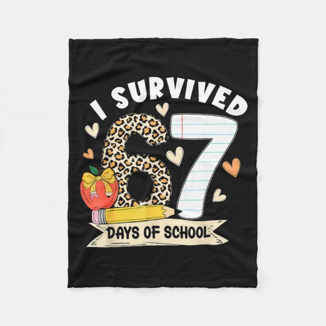 I Survived 67 Days Of School Funny Leopard Student Fleecefilt (Framsidan)