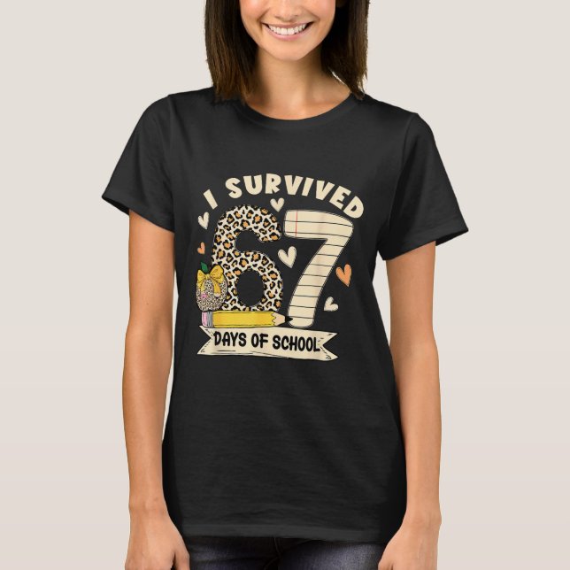 I Survived 67 Days Of School Funny Leopard Student T Shirt (Framsida)