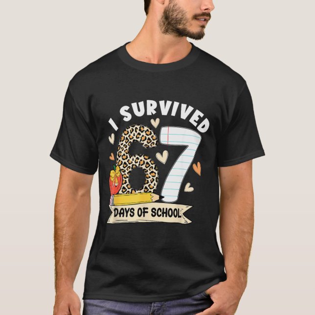 I Survived 67 Days Of School Funny Leopard Student T Shirt (Framsida)