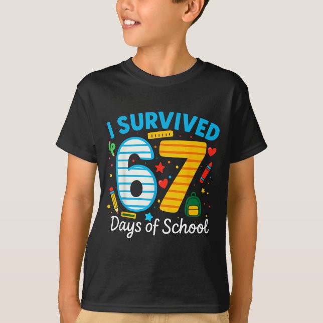I Survived 67 Days Of School Funny Meme 67 Teacher T Shirt (Framsida)