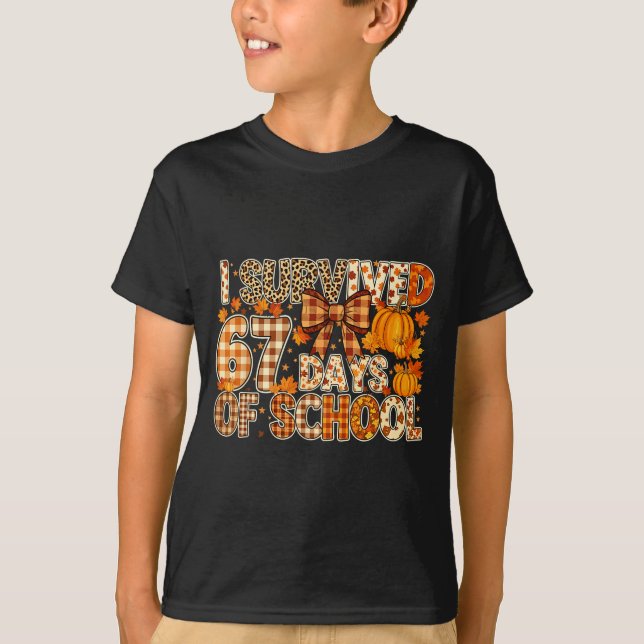 I Survived 67 Days Of School Funny Meme Fall Desig T Shirt (Framsida)