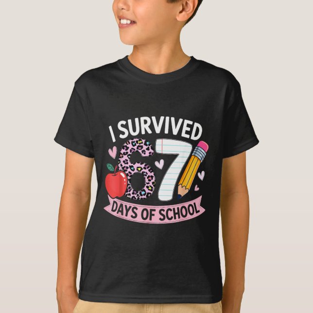 I Survived 67 Days Of School Funny Meme Student Te T Shirt (Framsida)