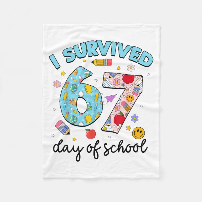 I Survived 67 Days Of School Funny Meme Teacher St Fleecefilt (Framsidan)