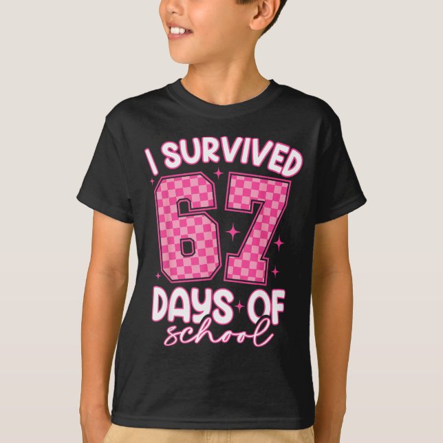 I Survived 67 Days Of School Funny Meme Teacher St T Shirt (Framsida)