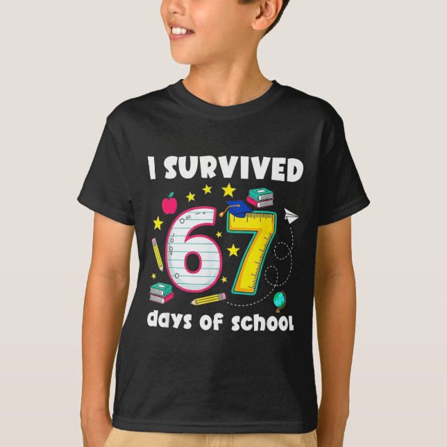 I Survived 67 Days Of School Funny Meme Teacher St T Shirt (Framsida)