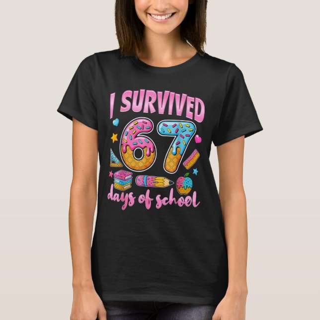 I Survived 67 Days Of School Funny Meme Teacher St T Shirt (Framsida)