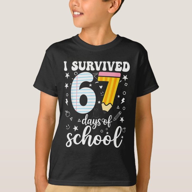 I Survived 67 Days Of School Funny Meme Teacher St T Shirt (Framsida)