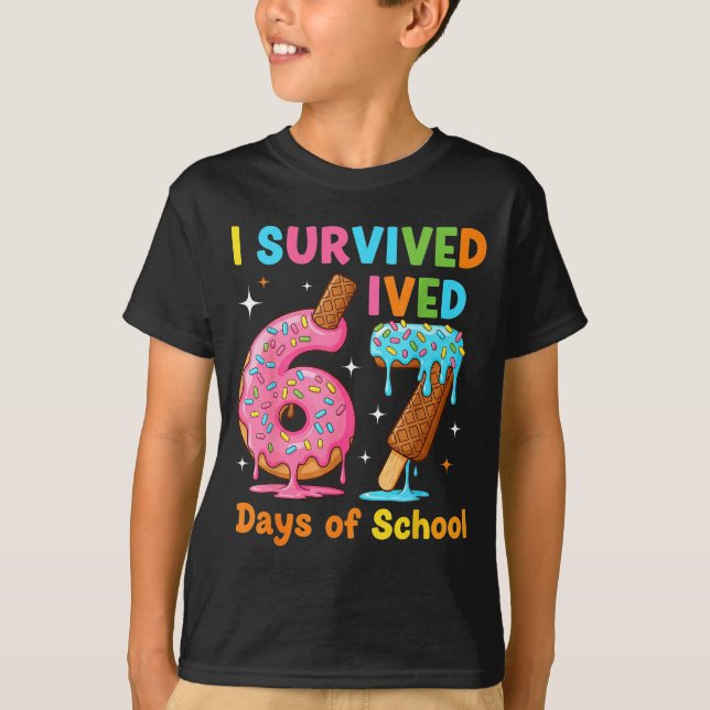 I Survived 67 Days Of School Funny Meme Teacher St T Shirt (Framsida)