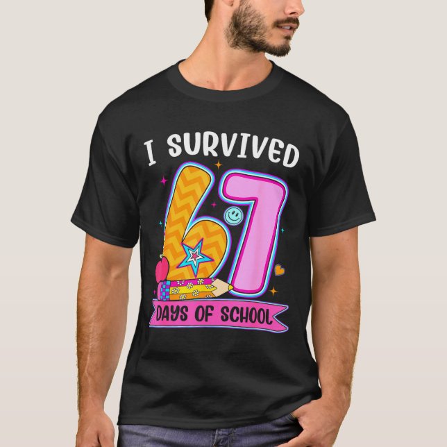 I Survived 67 Days Of School Funny Meme Teacher St T Shirt (Framsida)