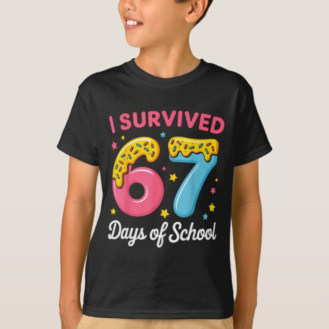 I Survived 67 Days Of School Funny Meme Teacher St T Shirt (Framsida)