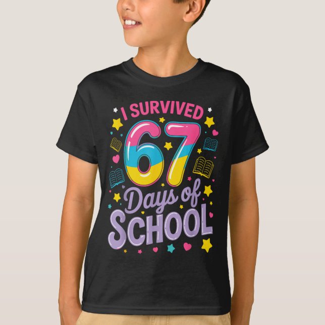 I Survived 67 Days Of School Funny Meme Teacher St T Shirt (Framsida)