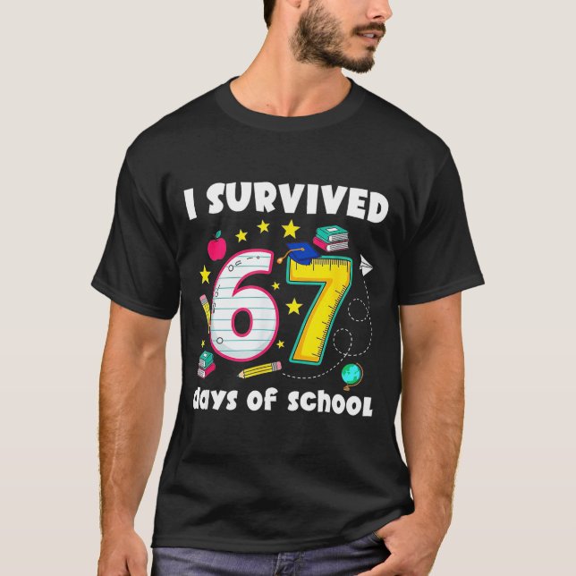 I Survived 67 Days Of School Funny Meme Teacher St T Shirt (Framsida)