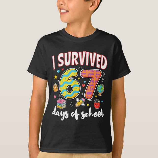 I Survived 67 Days Of School Funny Meme Teacher St T Shirt (Framsida)
