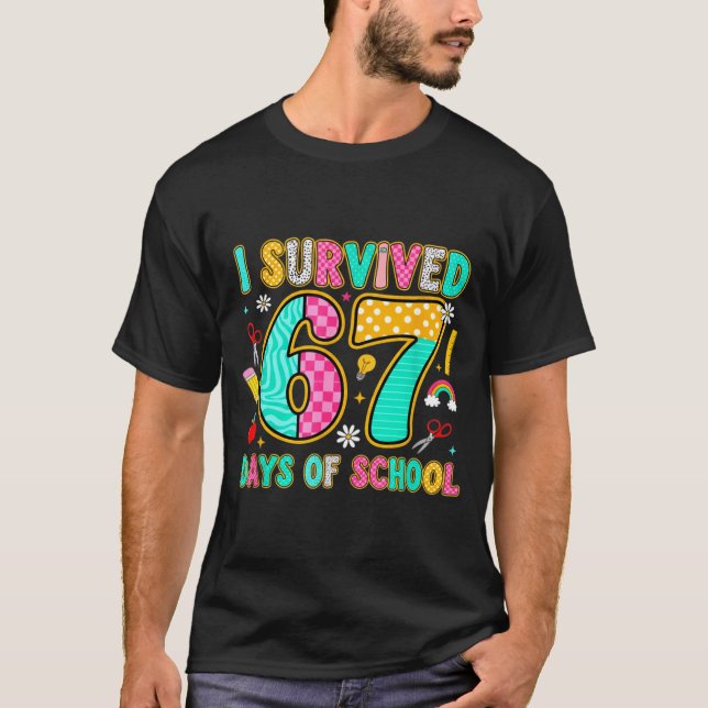 I Survived 67 Days Of School Funny Meme Teacher St T Shirt (Framsida)