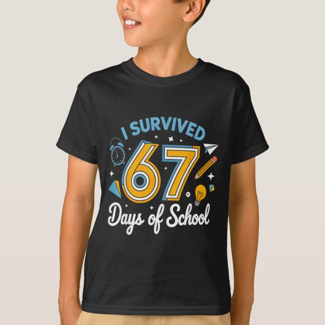 I Survived 67 Days Of School Funny Meme Teacher St T Shirt (Framsida)