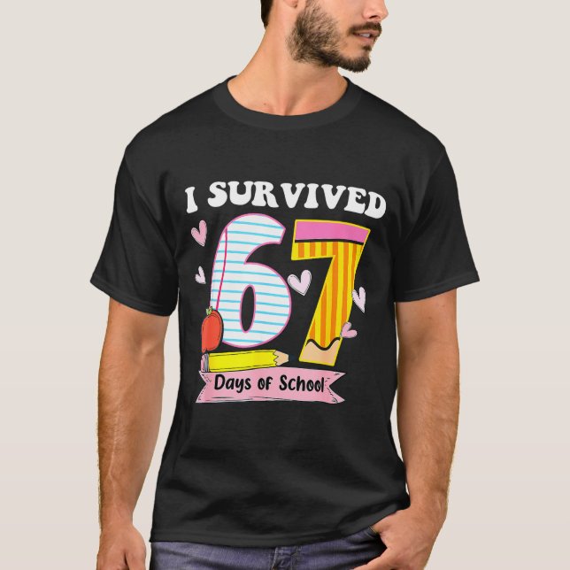 I Survived 67 Days Of School Funny Meme Teacher St T Shirt (Framsida)